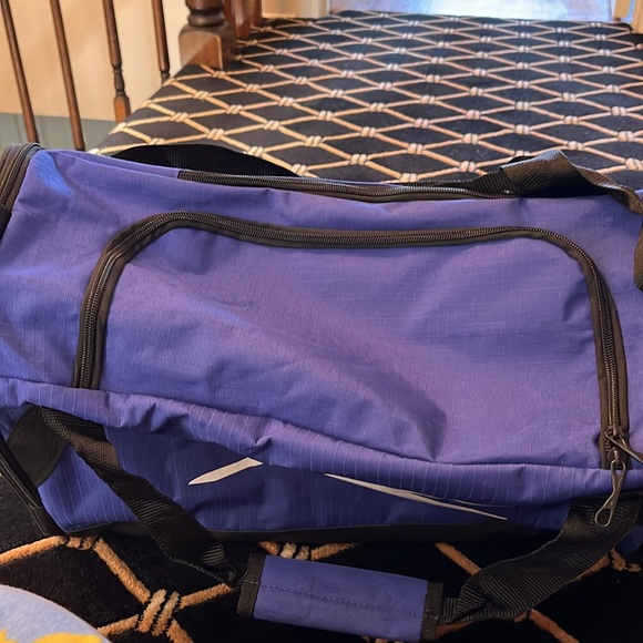 Slazenger duffel bag. - Picture 5 of 7